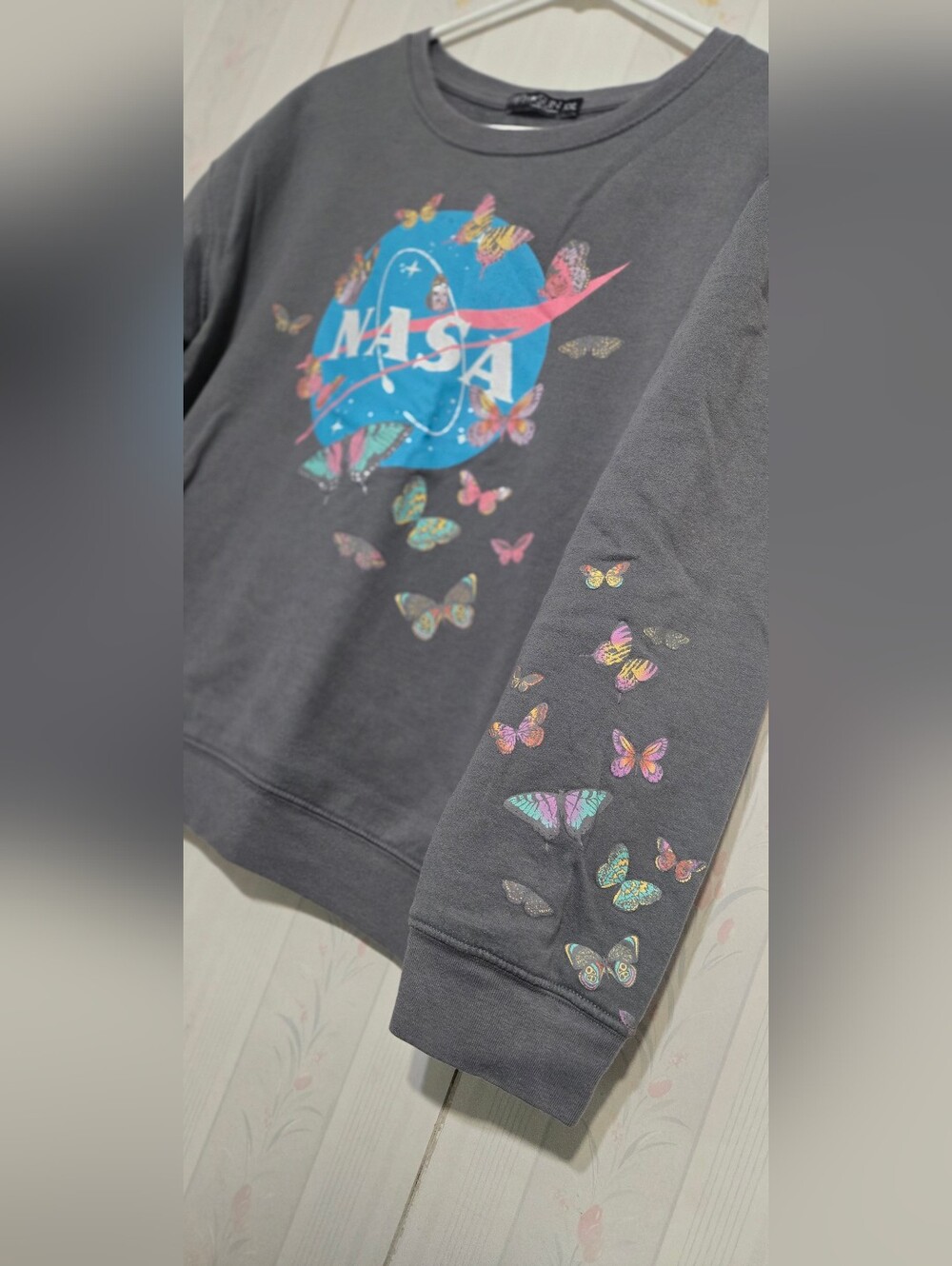 Girls NASA Crewneck - Picture 3 of 4